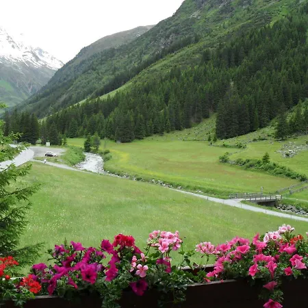 Haus Elisabeth Pensionat Sankt Leonhard im Pitztal